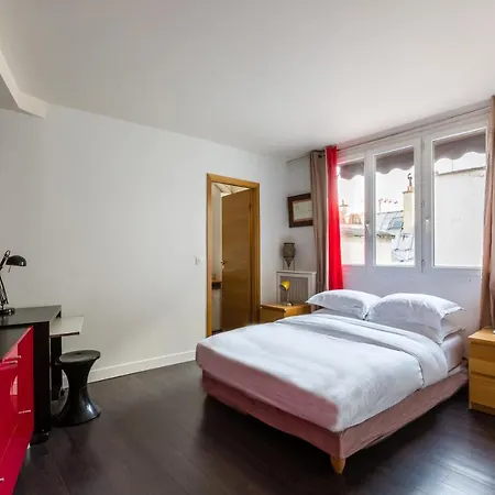 Central Studio By The Louvre * Paris